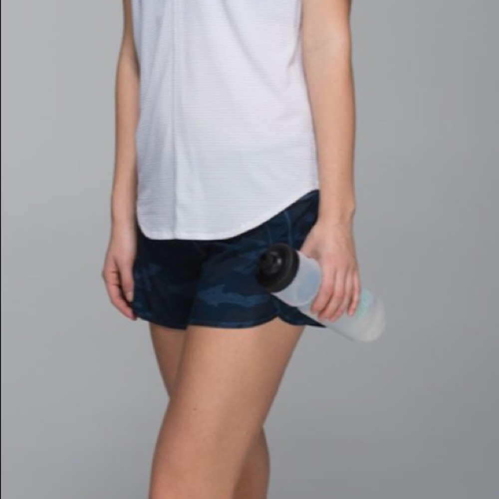 💙LULULEMON RUN TIMES SHORT 4”-CAMO OIL SLICK BLUE - Picture 12 of 15